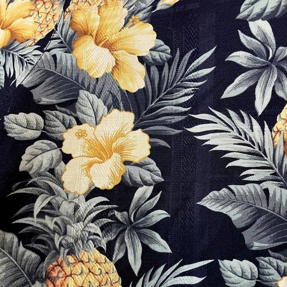 Tommy Bahama Black and Yellow Floral 100% Silk Men's Short Sleeve Hawaiian Shirt - Picture 6 of 8